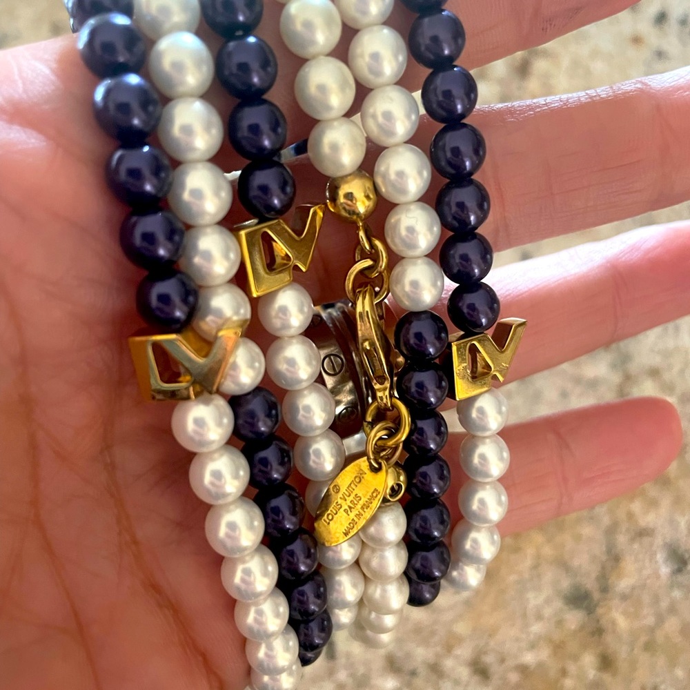 🖤LOUIS VUITTON BLACK & WHITE PEARL NECKLACE 🖤
